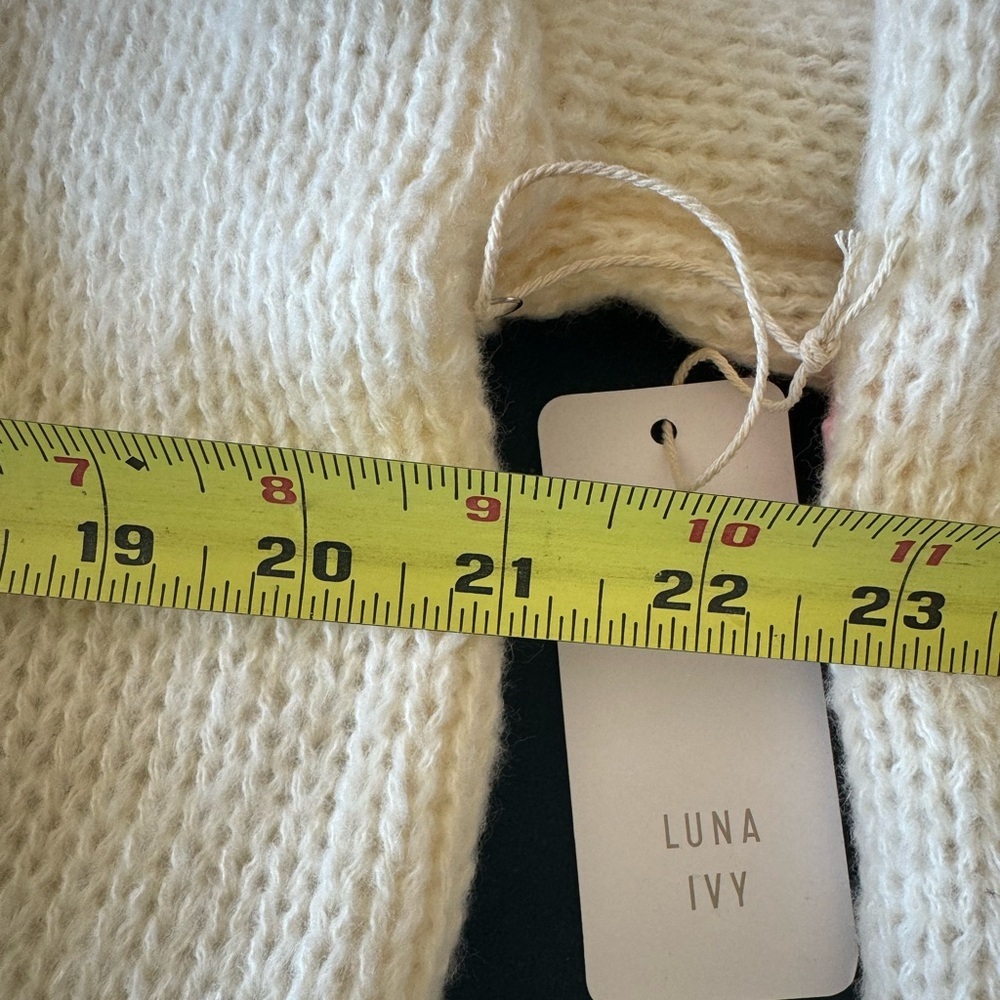 LUNA IVY cream cardigan with ADORABLE pink strawberry design! 🍓🍓soft & sweet! - Picture 5 of 12